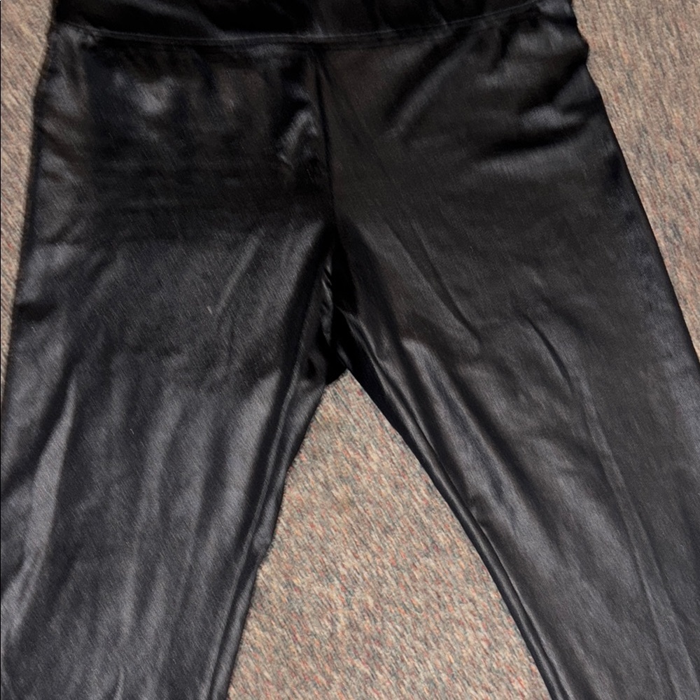 Women’s black leggings/pants